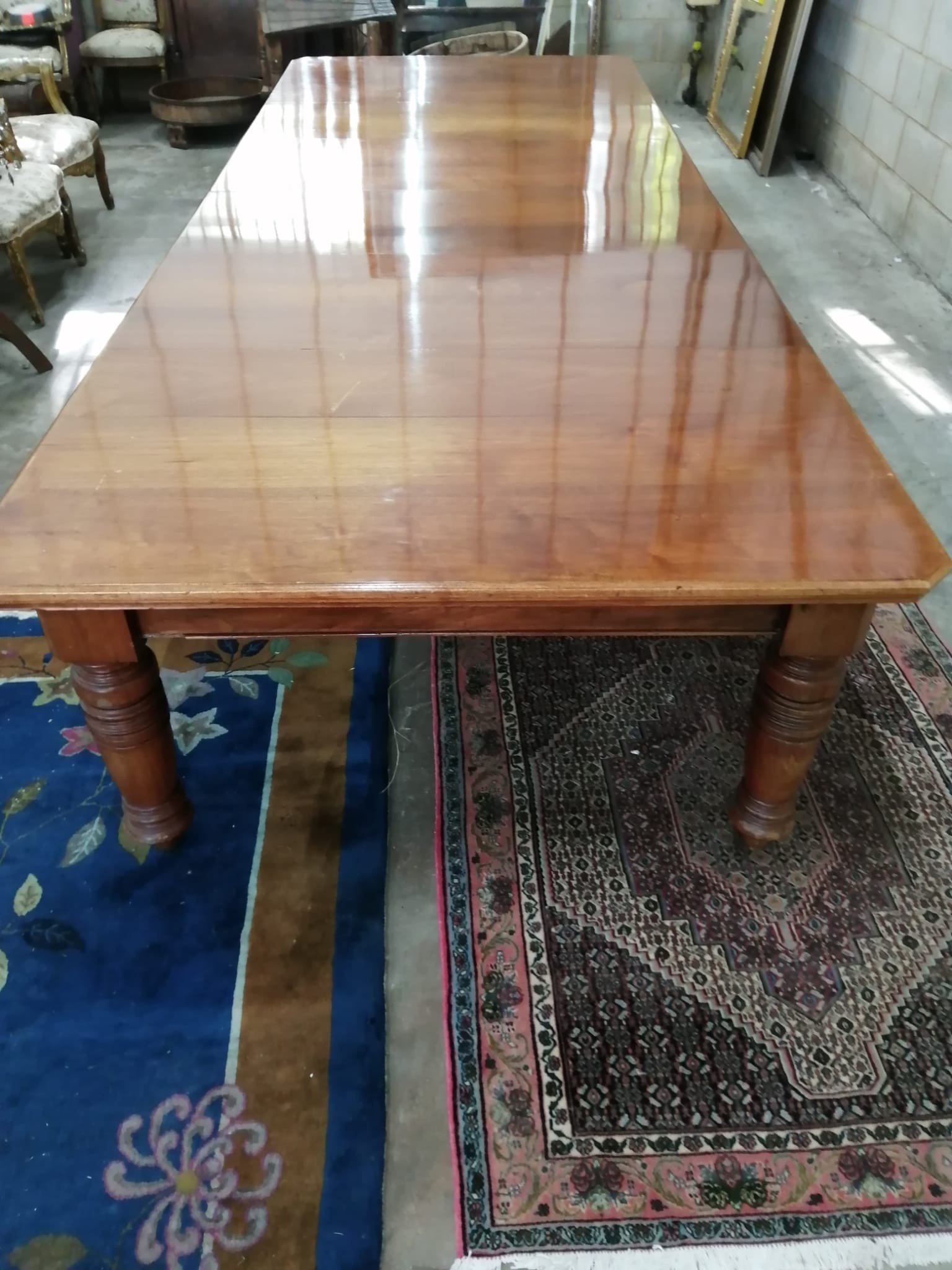 A large Edwardian walnut extending dining table with four leaves, extends to 358 x 138cm, height 74cm